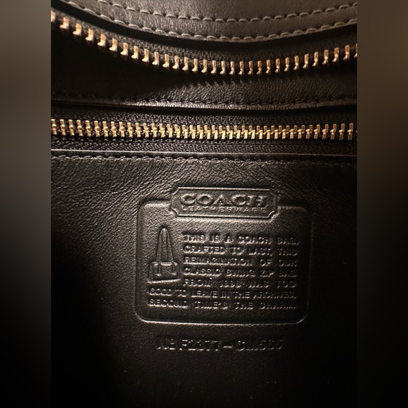 Coach Swing Zip - Picture 6 of 7